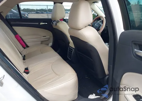 2016 Chrysler 300C z USA, uszkodzony, nr VIN 2C3CCAEG1GH190417